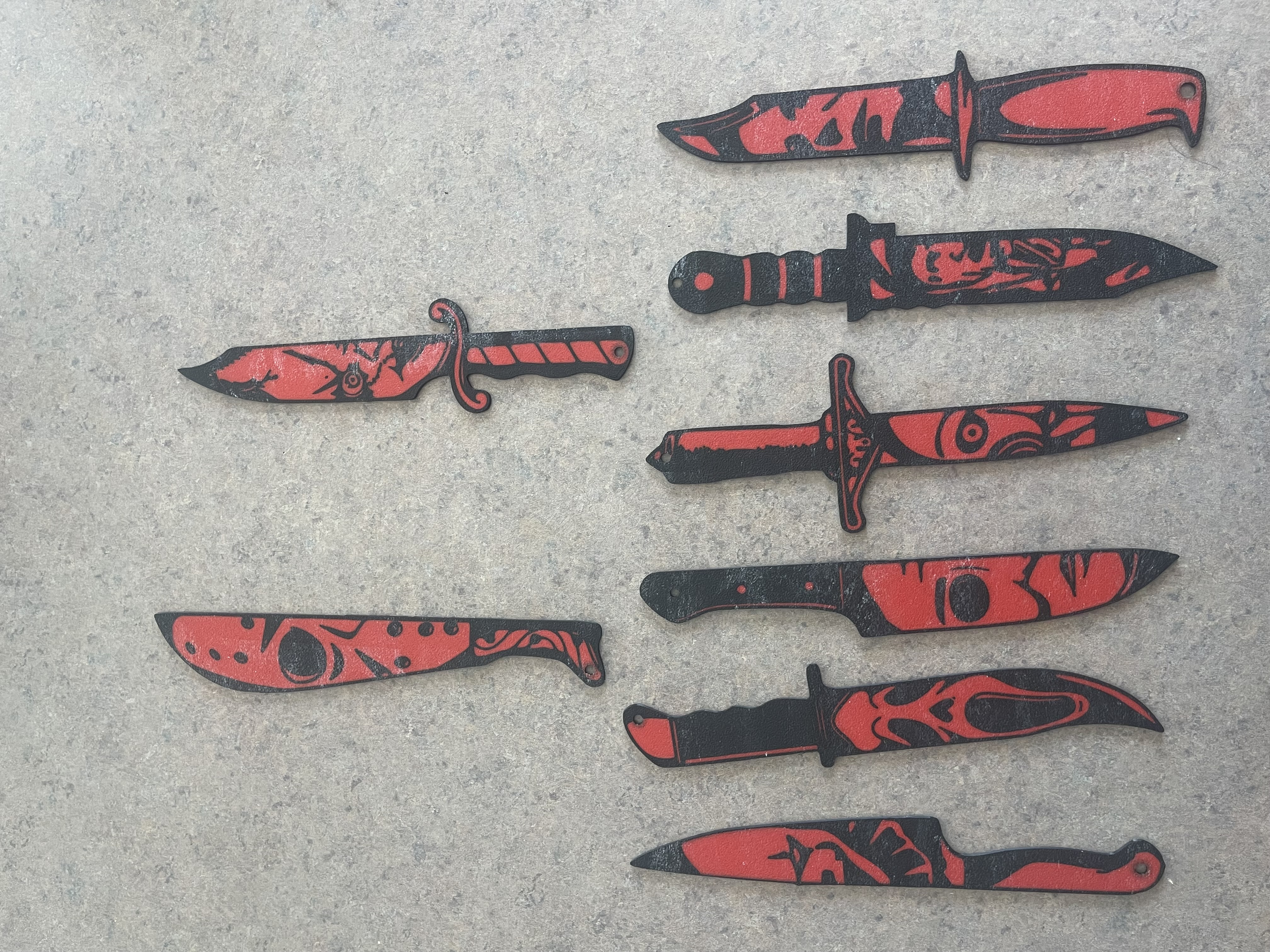 FAUX HORROR KNIFE SET! (7.9 INCHES LONG)